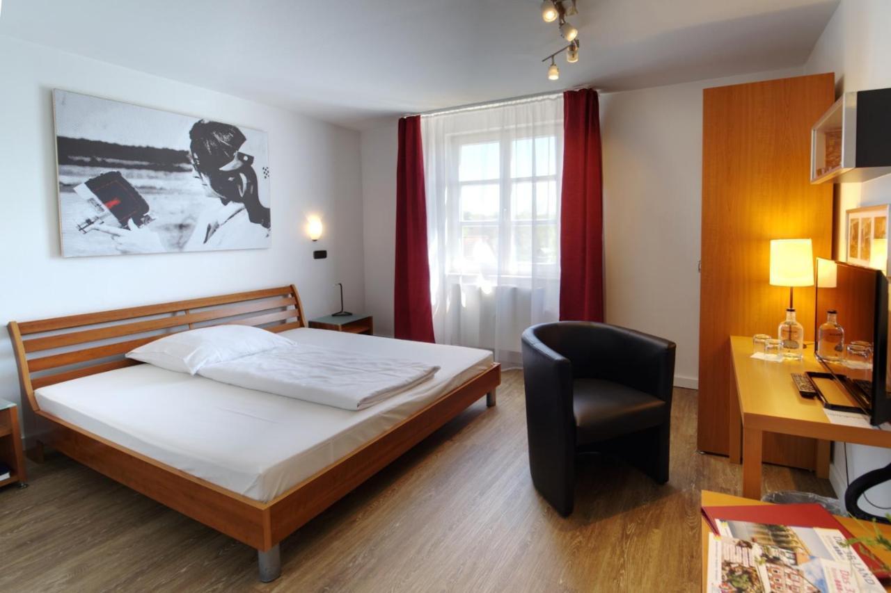 Hotel Reinhardts บีทิกไฮม์-บิสซิงเงน ภายนอก รูปภาพ